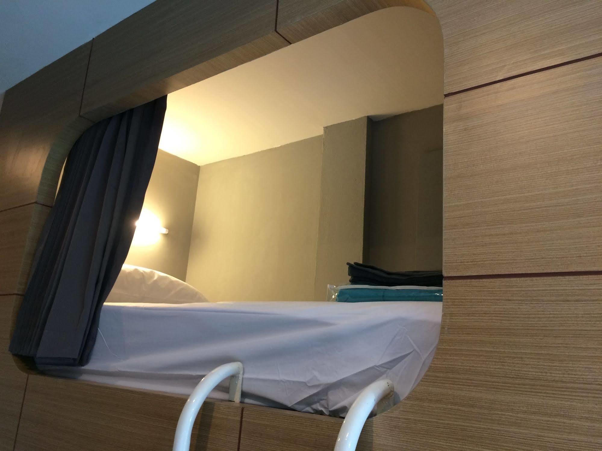 Hubb Hostel Phuket Airport 奈扬海滩 外观 照片